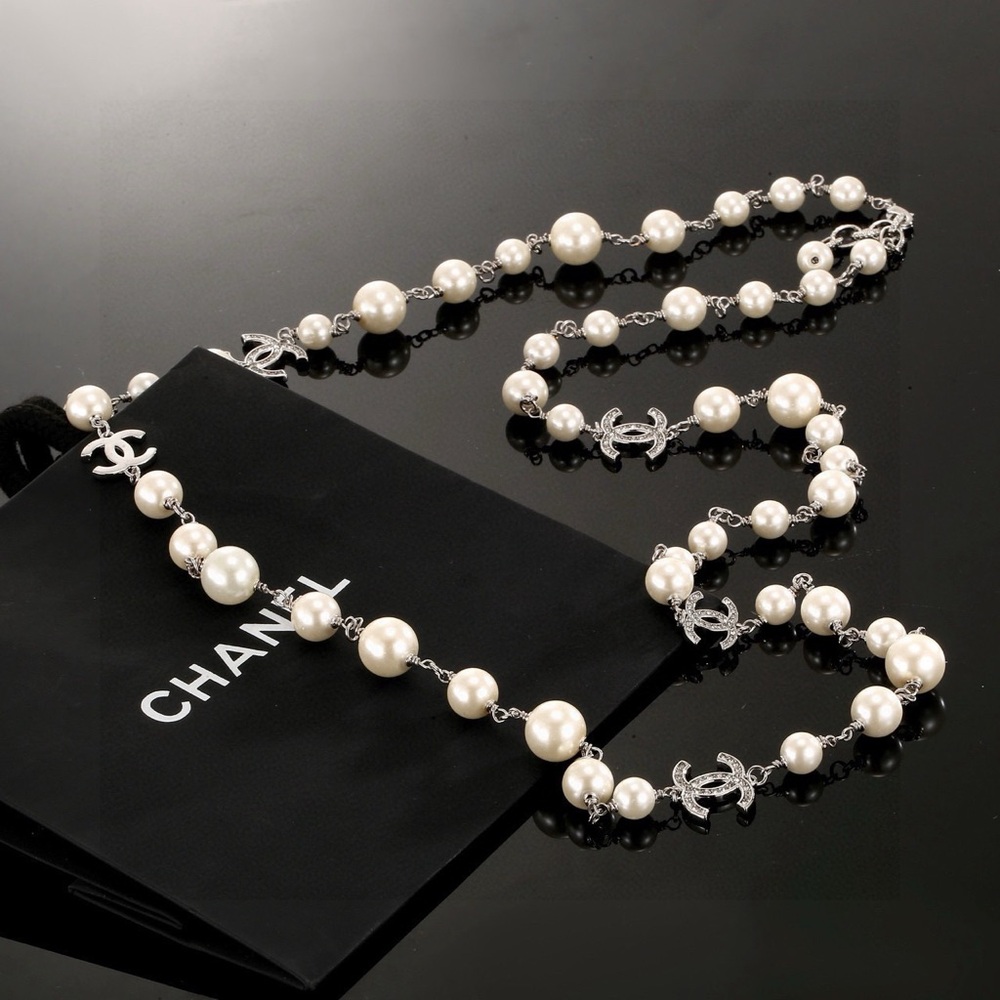 Chanel pearl sweater chain - Picture 2 of 6